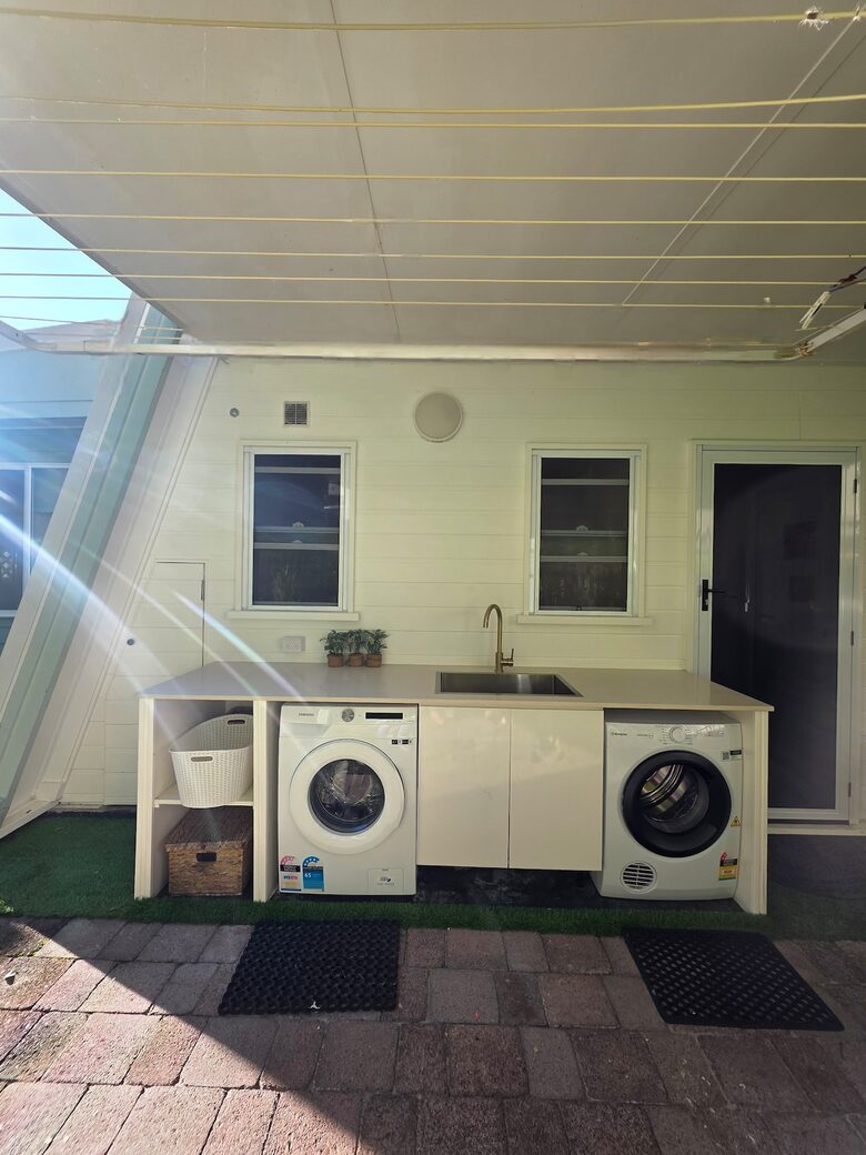 Designer Beach House Steps from Cylinder Beach - Point Lookout, Australia