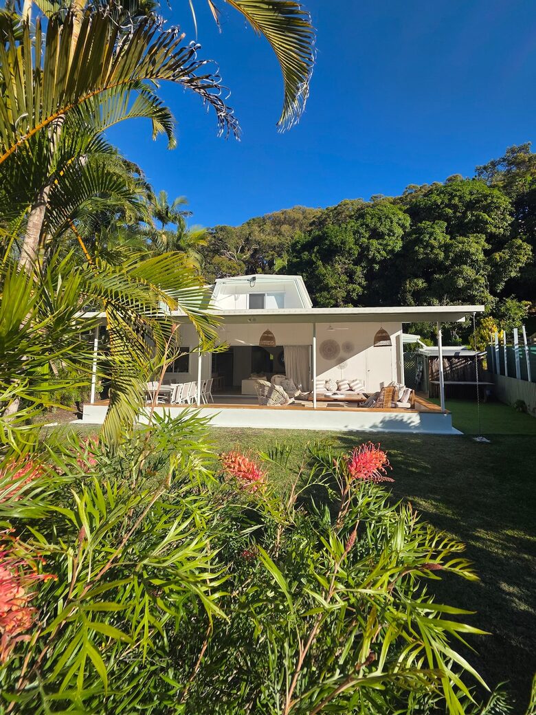 Designer Beach House Steps from Cylinder Beach - Point Lookout, Australia