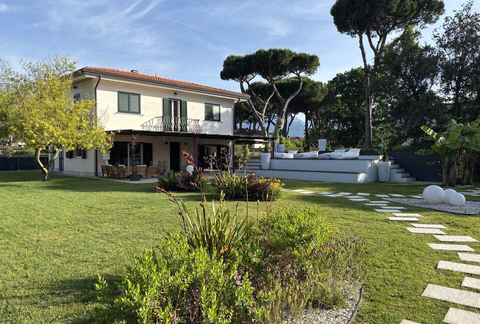Sophisticated Tuscan Villa Near the Sea - Forte dei Marmi, Italy
