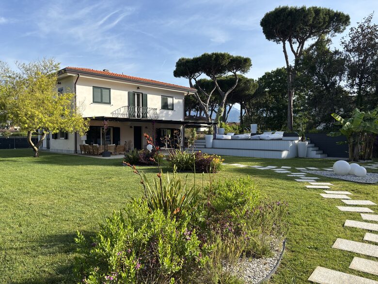 Sophisticated Tuscan Villa Near the Sea - Forte dei Marmi, Italy