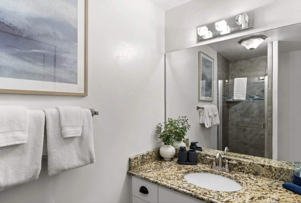 Lakefront Getaway - Garden City, Utah