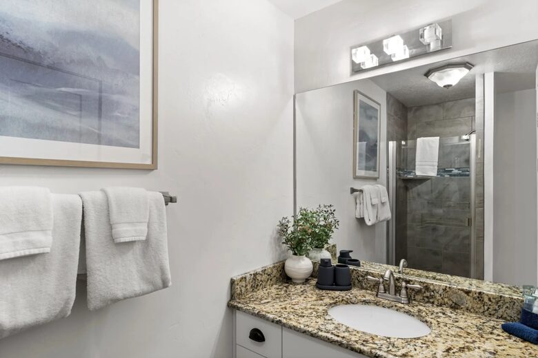 Lakefront Getaway - Garden City, Utah