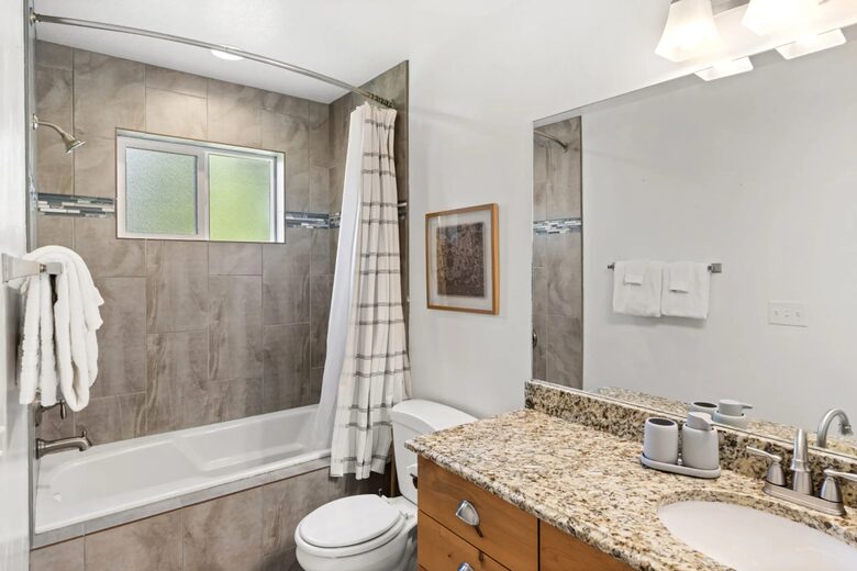 Lakefront Getaway - Garden City, Utah