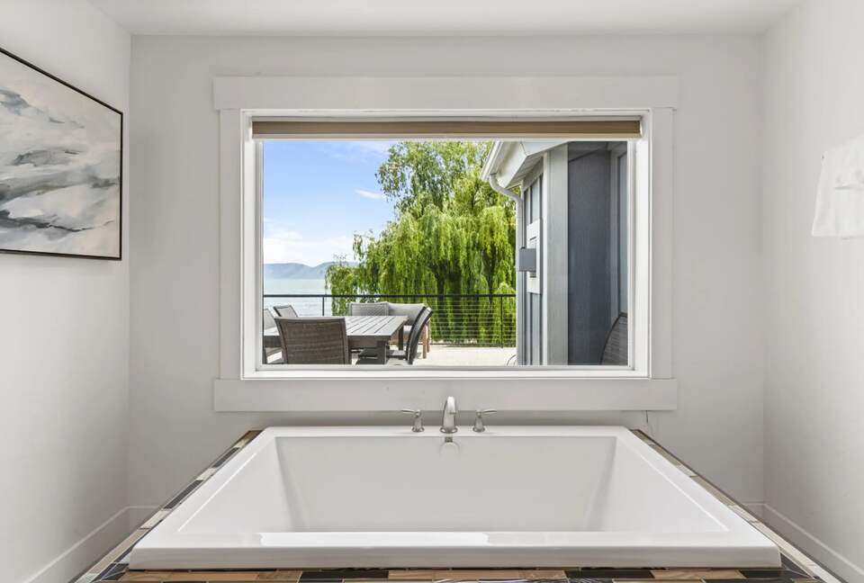 Lakefront Getaway - Garden City, Utah