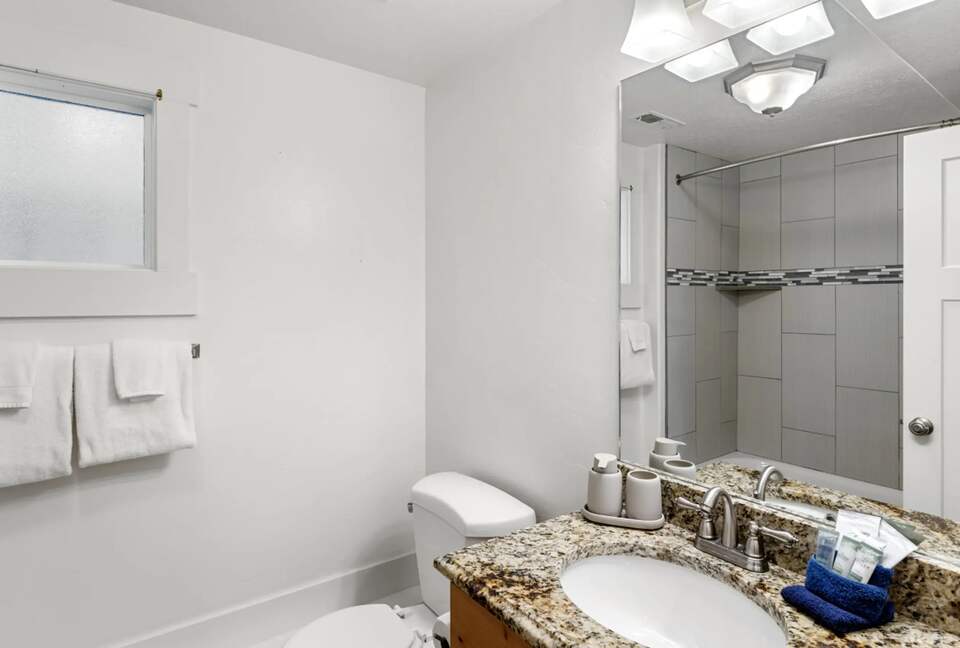 Lakefront Getaway - Garden City, Utah