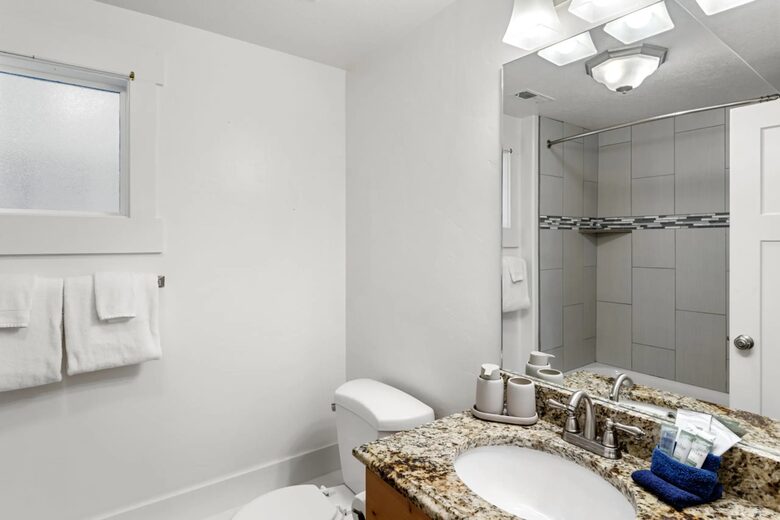 Lakefront Getaway - Garden City, Utah