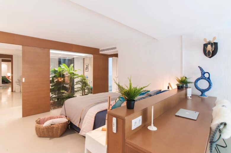 Spacious Two-Level Retreat in Central Barcelona - Barcelona, Spain