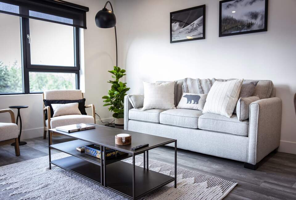 Revelstoke Mountain View Penthouse - Revelstoke, Canada