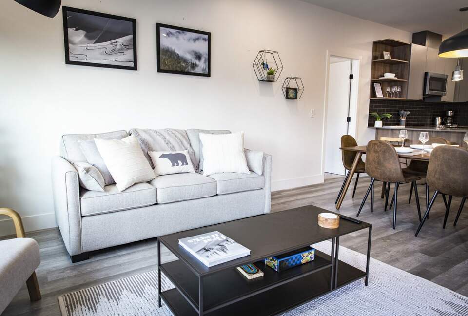 Revelstoke Mountain View Penthouse - Revelstoke, Canada