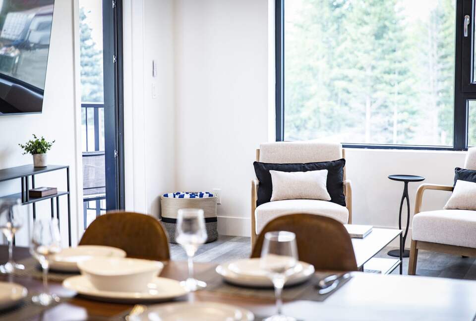 Revelstoke Mountain View Penthouse - Revelstoke, Canada