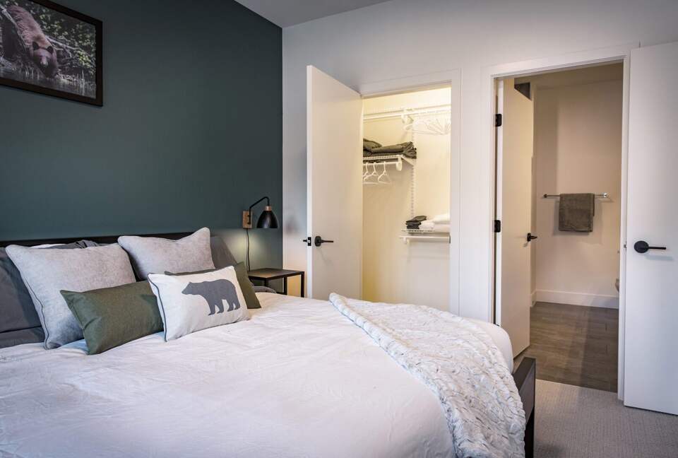 Revelstoke Mountain View Penthouse - Revelstoke, Canada