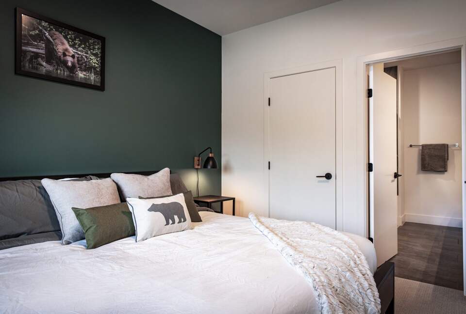 Revelstoke Mountain View Penthouse - Revelstoke, Canada