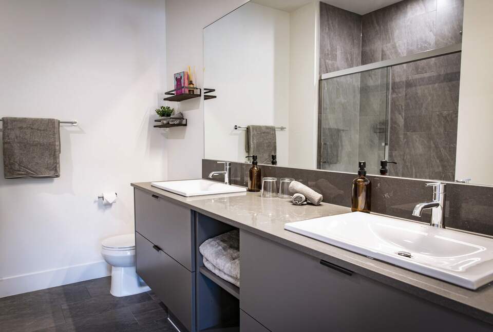 Revelstoke Mountain View Penthouse - Revelstoke, Canada