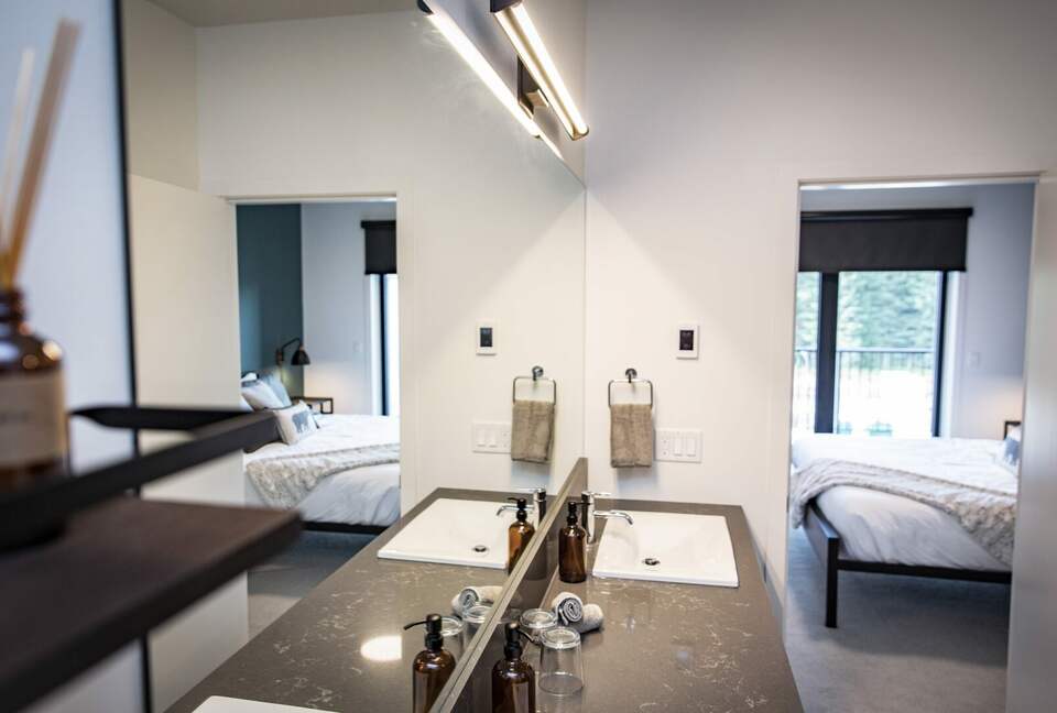 Revelstoke Mountain View Penthouse - Revelstoke, Canada