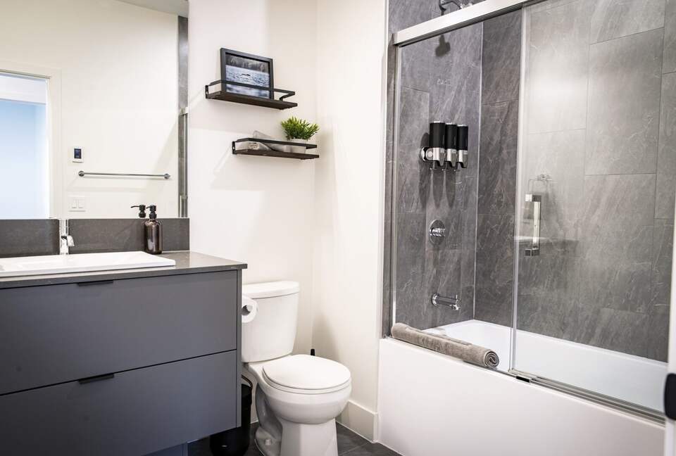 Revelstoke Mountain View Penthouse - Revelstoke, Canada