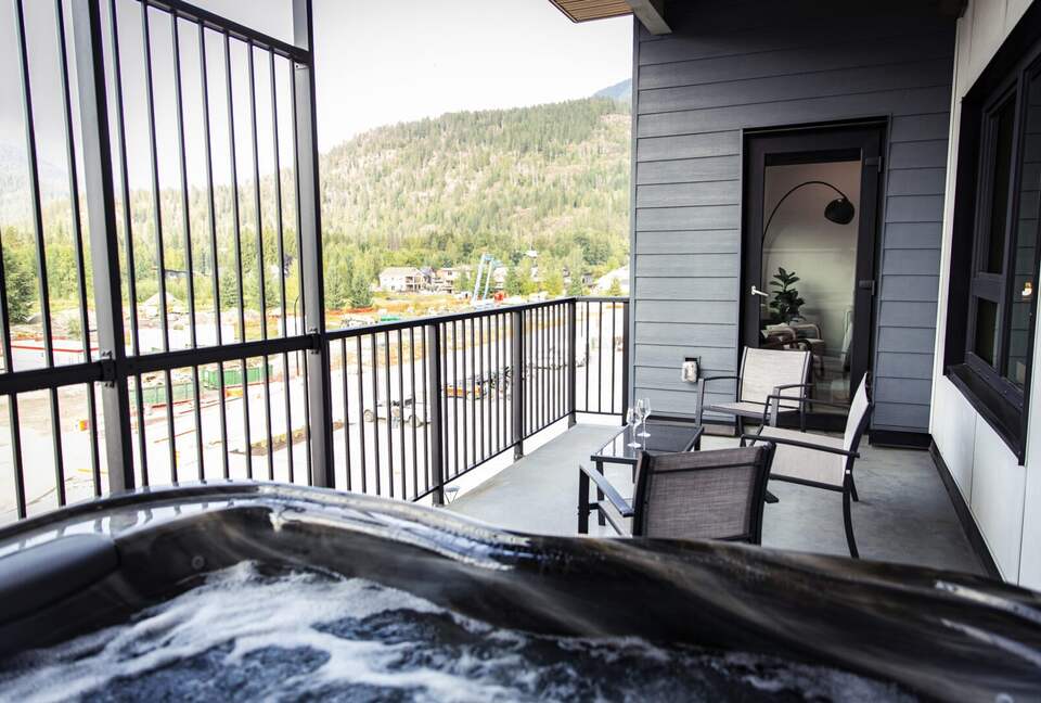 Revelstoke Mountain View Penthouse - Revelstoke, Canada