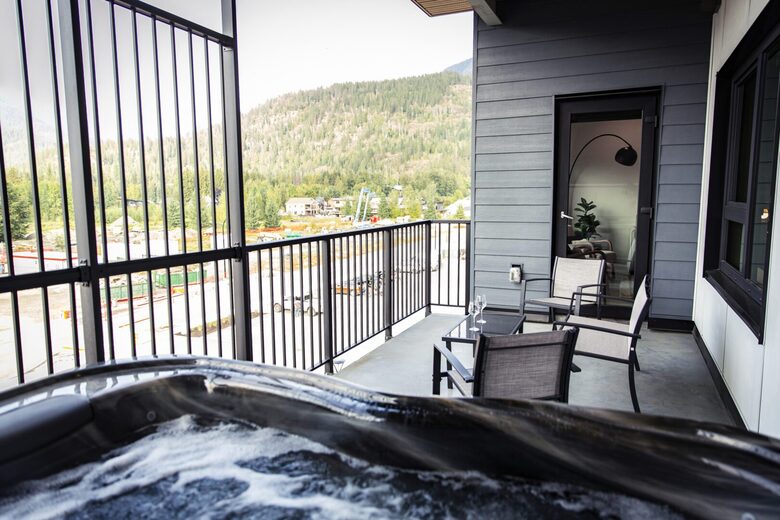 Revelstoke Mountain View Penthouse - Revelstoke, Canada