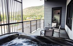 Revelstoke Mountain View Penthouse - Revelstoke, Canada