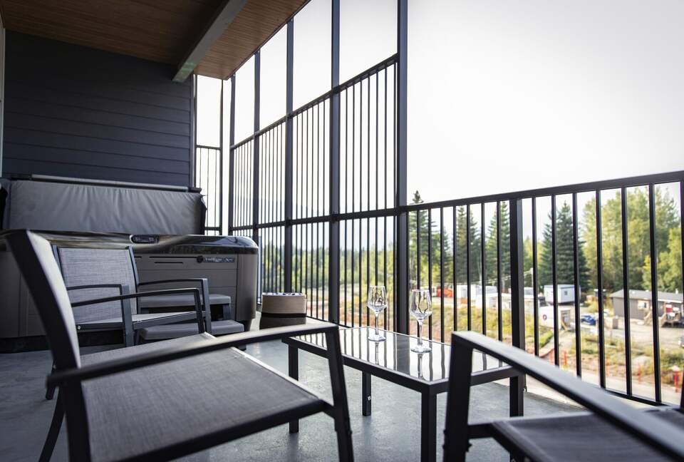 Revelstoke Mountain View Penthouse - Revelstoke, Canada