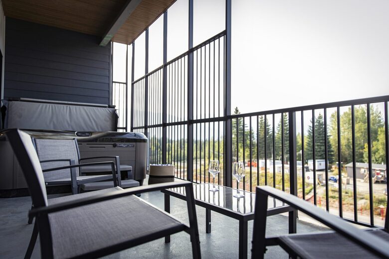 Revelstoke Mountain View Penthouse - Revelstoke, Canada