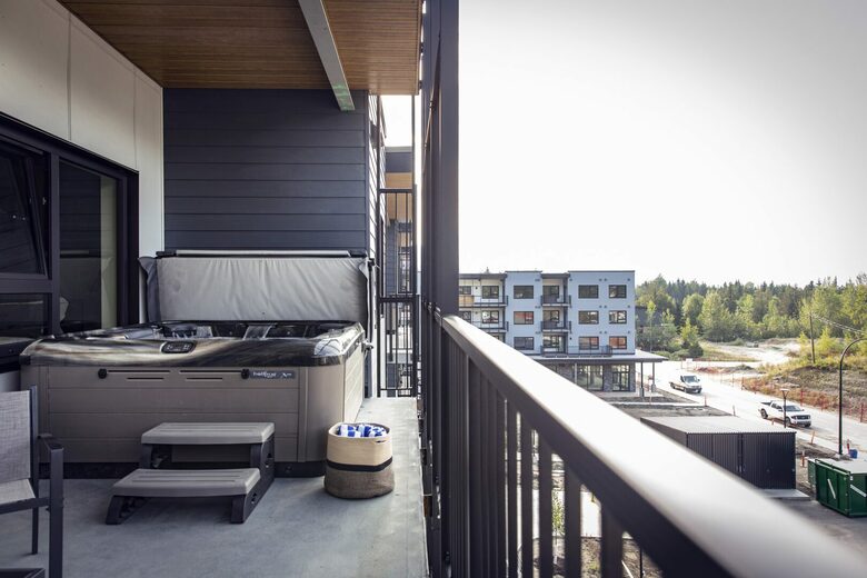 Revelstoke Mountain View Penthouse - Revelstoke, Canada