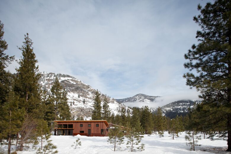 Modern Mountain Retreat with Trailside Access - Mazama, Washington