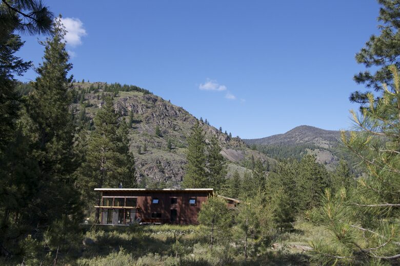 Modern Mountain Retreat with Trailside Access - Mazama, Washington