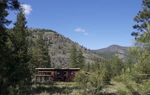 Modern Mountain Retreat with Trailside Access - Mazama, Washington