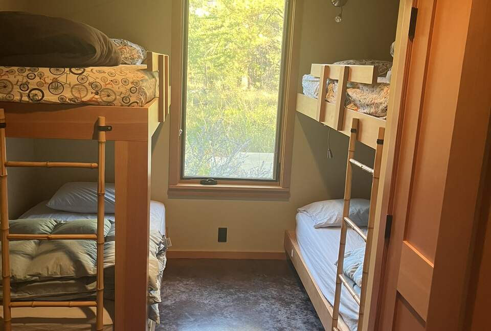 Bunk Room - 4 Twins