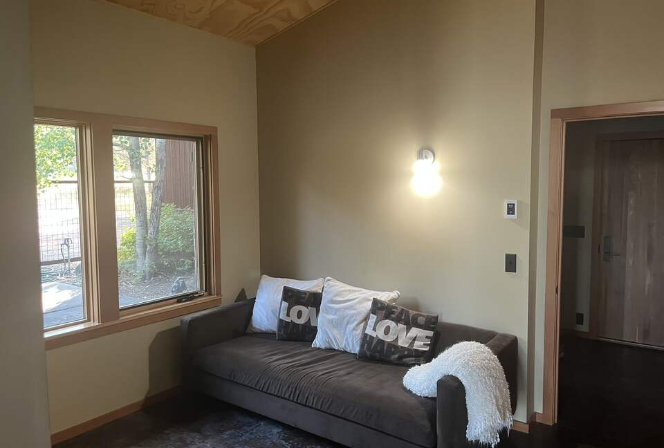 Modern Mountain Retreat with Trailside Access - Mazama, Washington