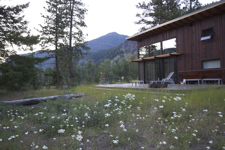 Modern Mountain Retreat with Trailside Access - Mazama, Washington