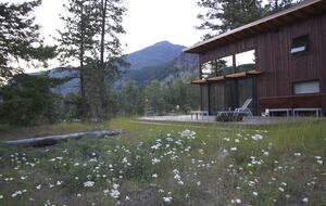 Modern Mountain Retreat with Trailside Access - Mazama, Washington