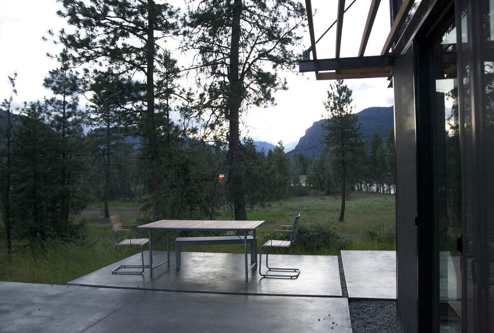 Modern Mountain Retreat with Trailside Access - Mazama, Washington