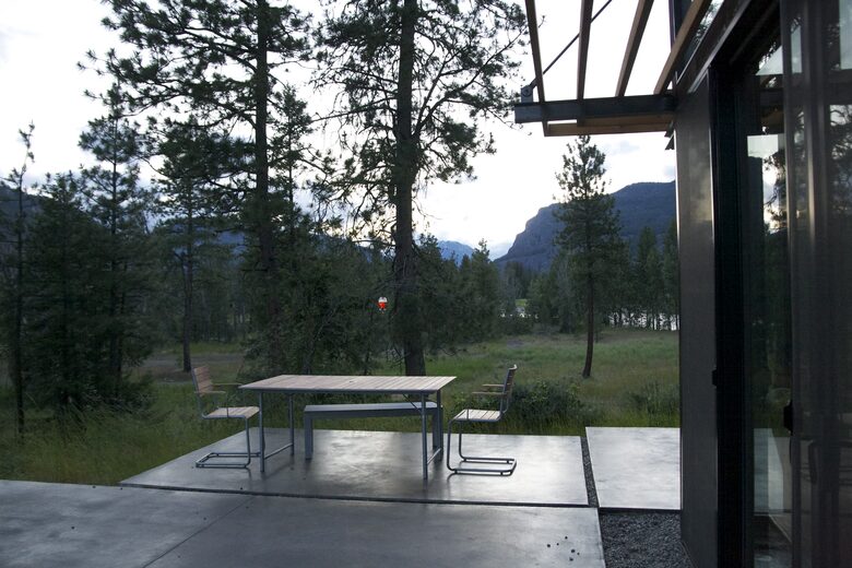 Modern Mountain Retreat with Trailside Access - Mazama, Washington