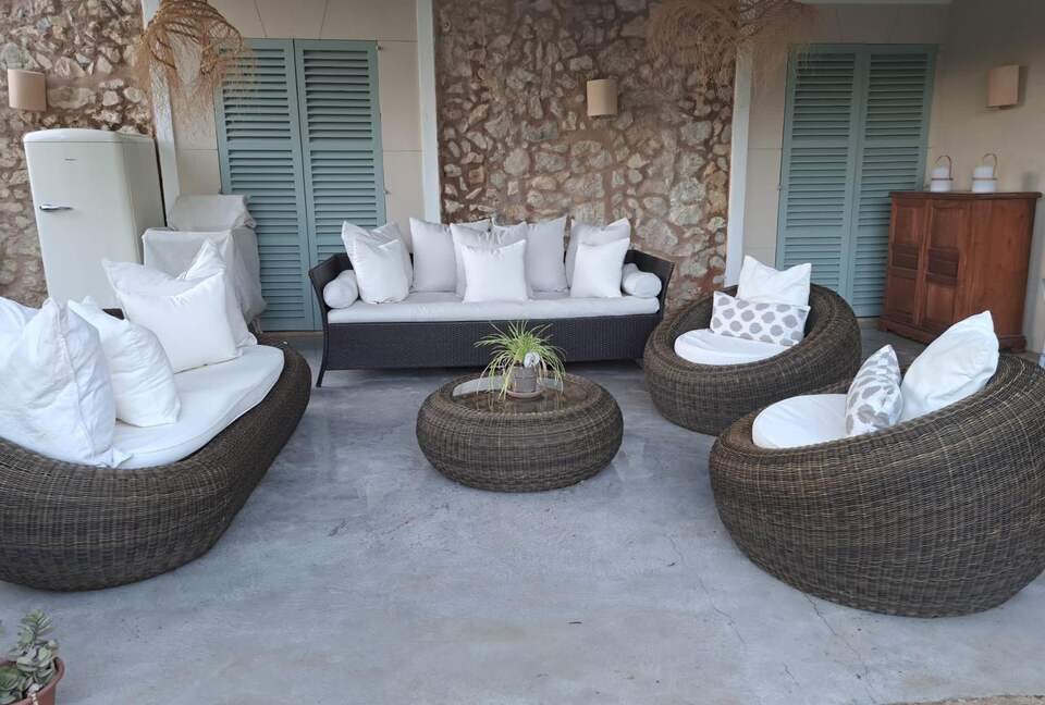 Exquisite Balearic Villa with Lush Gardens & Elevated Amenities - Calvià, Mallorca, Spain