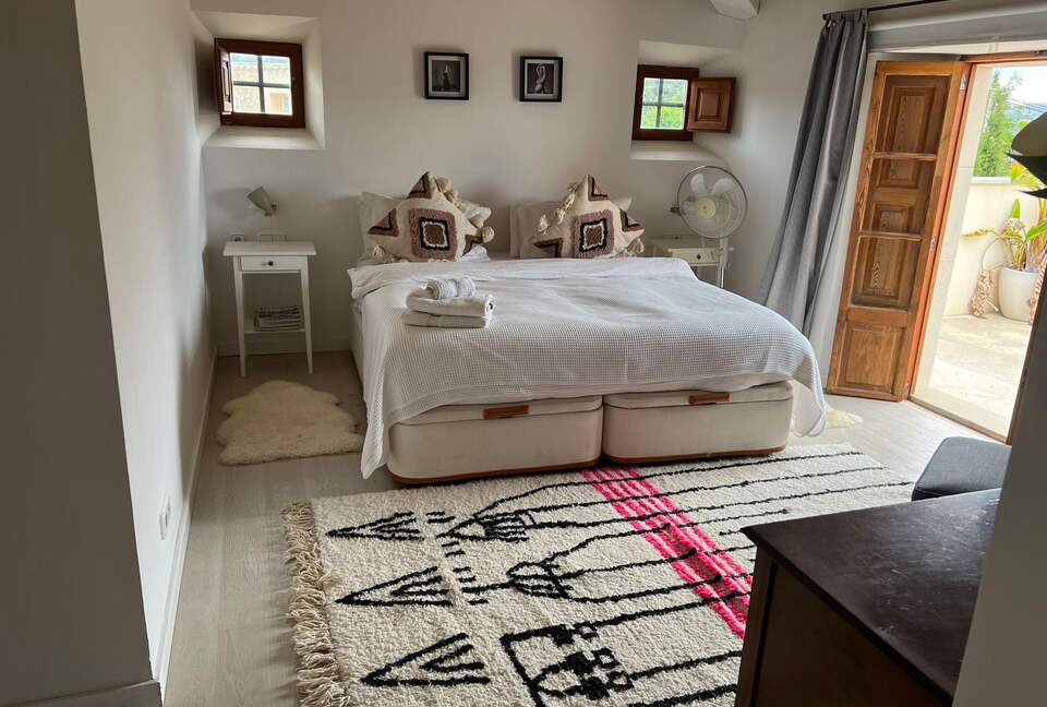 Exquisite Balearic Villa with Lush Gardens & Elevated Amenities - Calvià, Mallorca, Spain