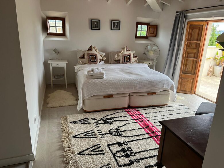 Exquisite Balearic Villa with Lush Gardens & Elevated Amenities - Calvià, Mallorca, Spain