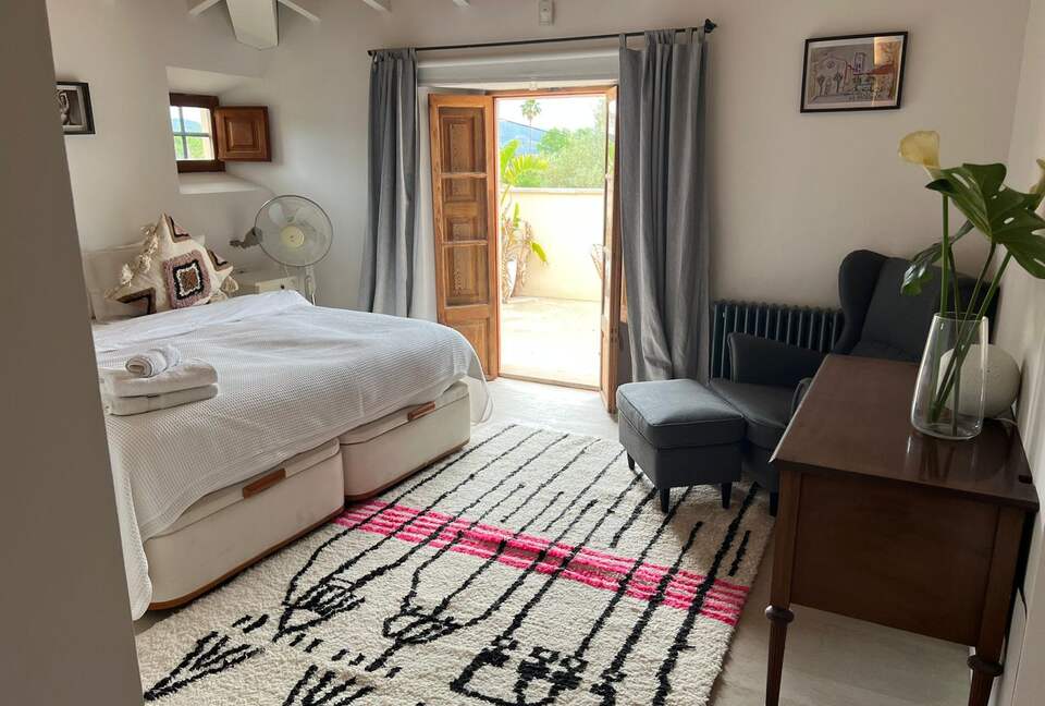 Exquisite Balearic Villa with Lush Gardens & Elevated Amenities - Calvià, Mallorca, Spain