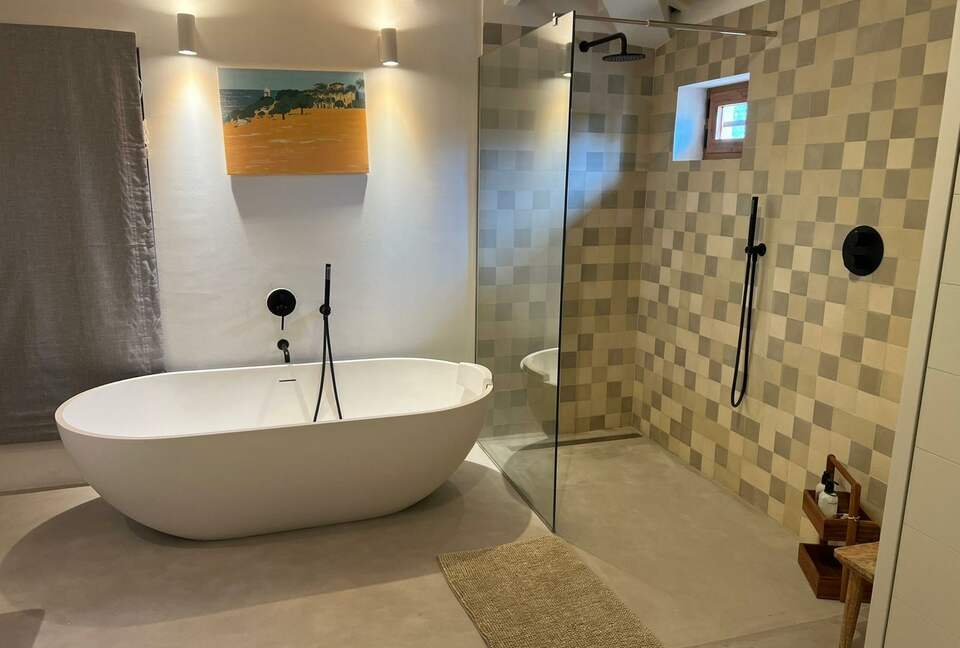 Exquisite Balearic Villa with Lush Gardens & Elevated Amenities - Calvià, Mallorca, Spain