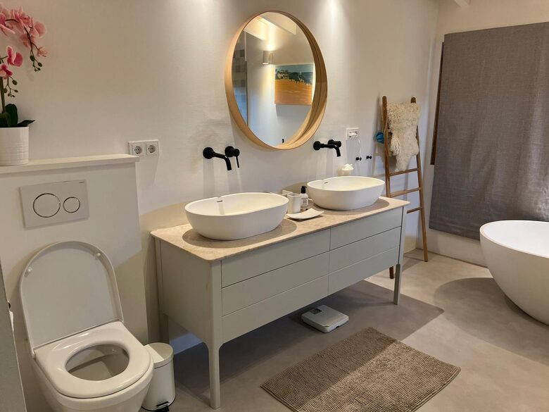 Exquisite Balearic Villa with Lush Gardens & Elevated Amenities - Calvià, Mallorca, Spain