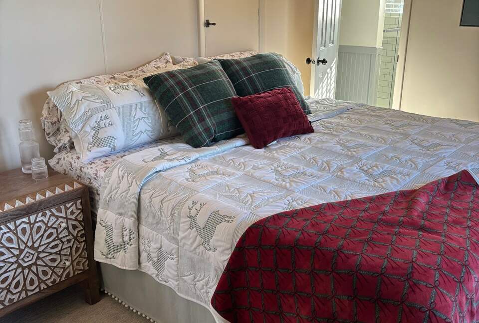 Sylvan Lakefront Heritage Retreat - Rome City, Indiana