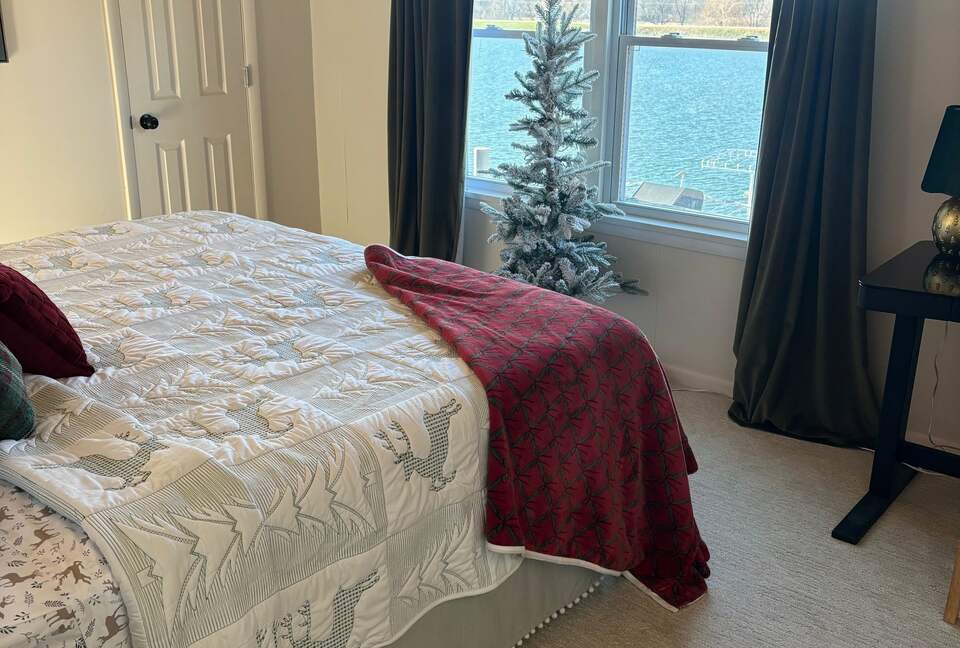 Sylvan Lakefront Heritage Retreat - Rome City, Indiana