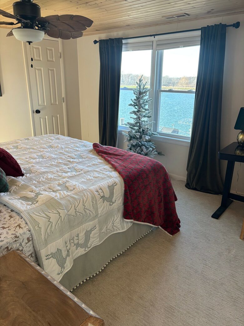 Sylvan Lakefront Heritage Retreat - Rome City, Indiana