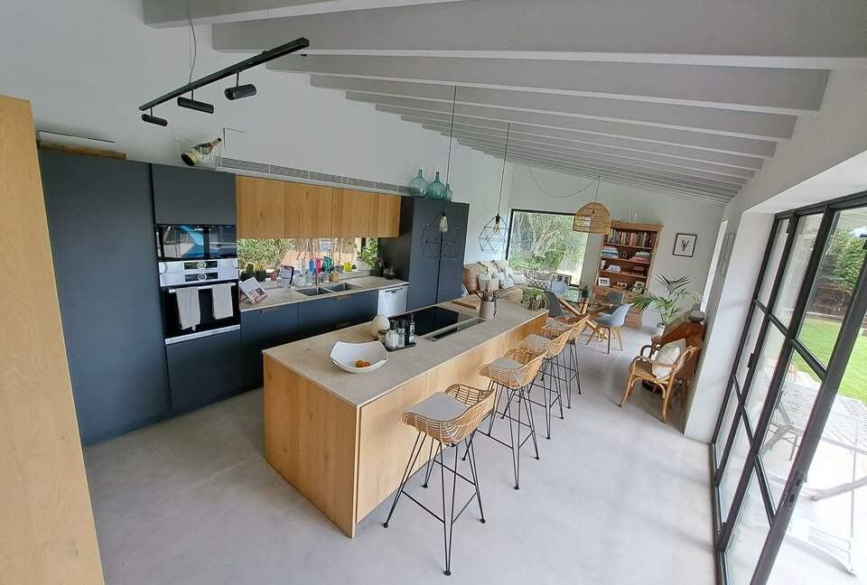 Exquisite Balearic Villa with Lush Gardens & Elevated Amenities - Calvià, Mallorca, Spain