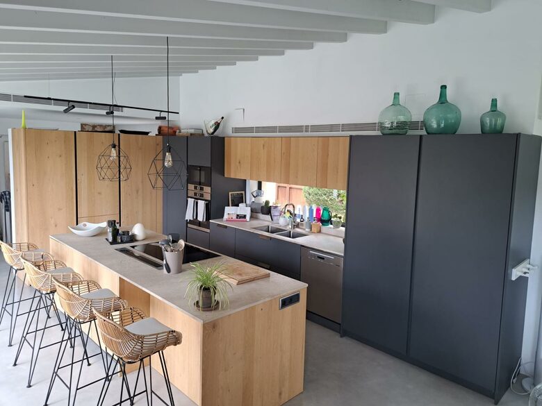 Exquisite Balearic Villa with Lush Gardens & Elevated Amenities - Calvià, Mallorca, Spain