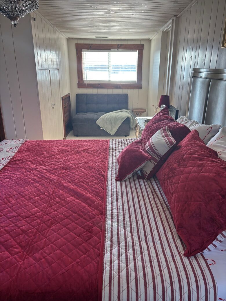 Sylvan Lakefront Heritage Retreat - Rome City, Indiana