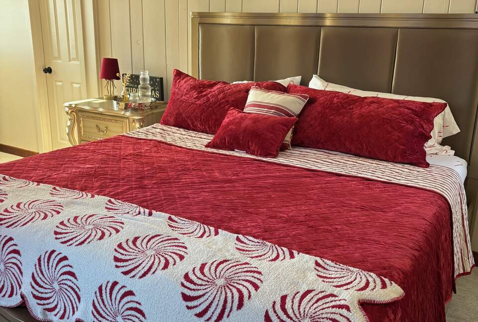 Sylvan Lakefront Heritage Retreat - Rome City, Indiana