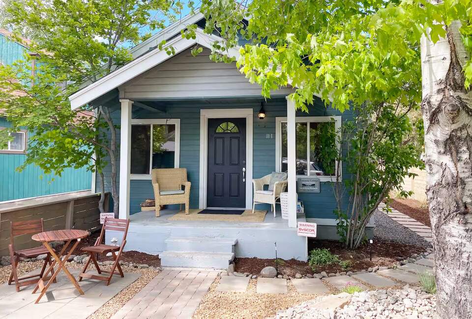 Old Bend River Cottage Retreat - Bend, Oregon