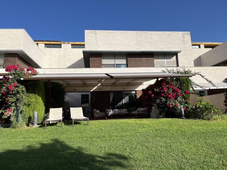 Contemporary Apartment Framed by Lush Gardens - El Puerto de Santa María, Spain