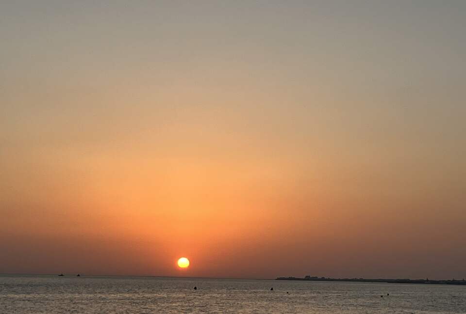 Contemporary Apartment Framed by Lush Gardens - El Puerto de Santa María, Spain